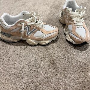 New Balance Women's pink and White 9060